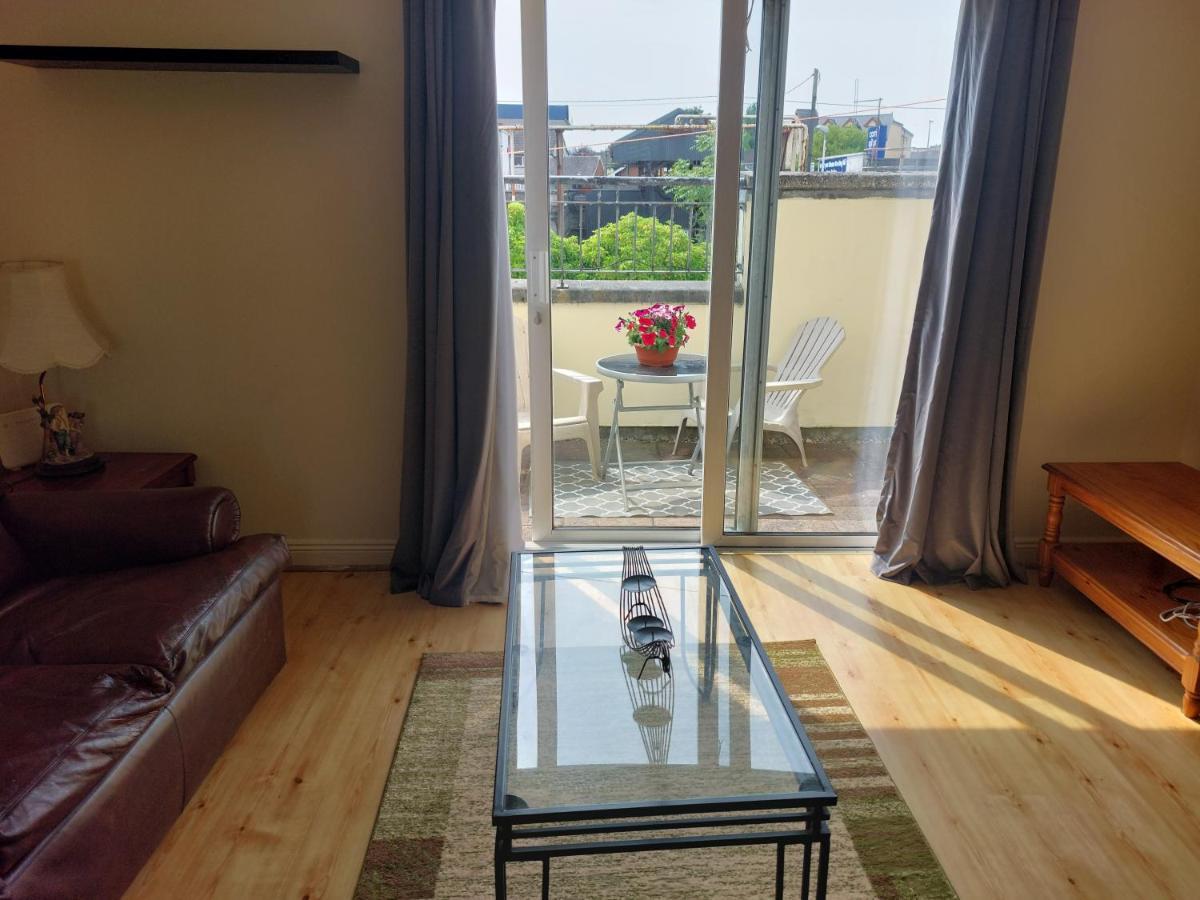 Cathedral Court Apartment Енис Екстериор снимка